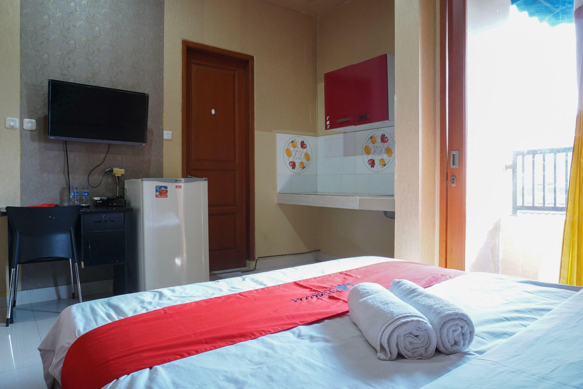 Reddoorz Near Kemang Square Hotel Джакарта Екстериор снимка