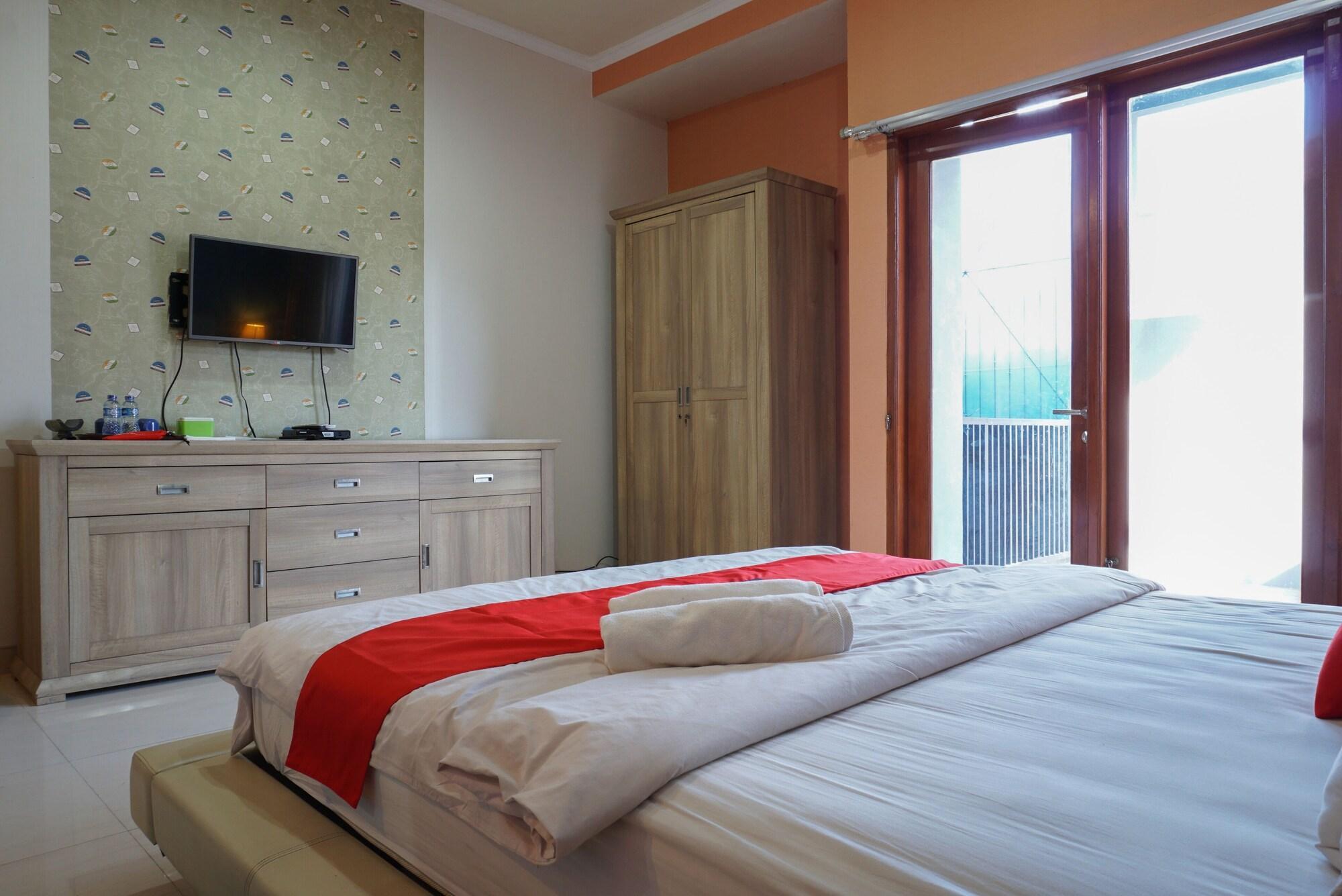 Reddoorz Near Kemang Square Hotel Джакарта Екстериор снимка
