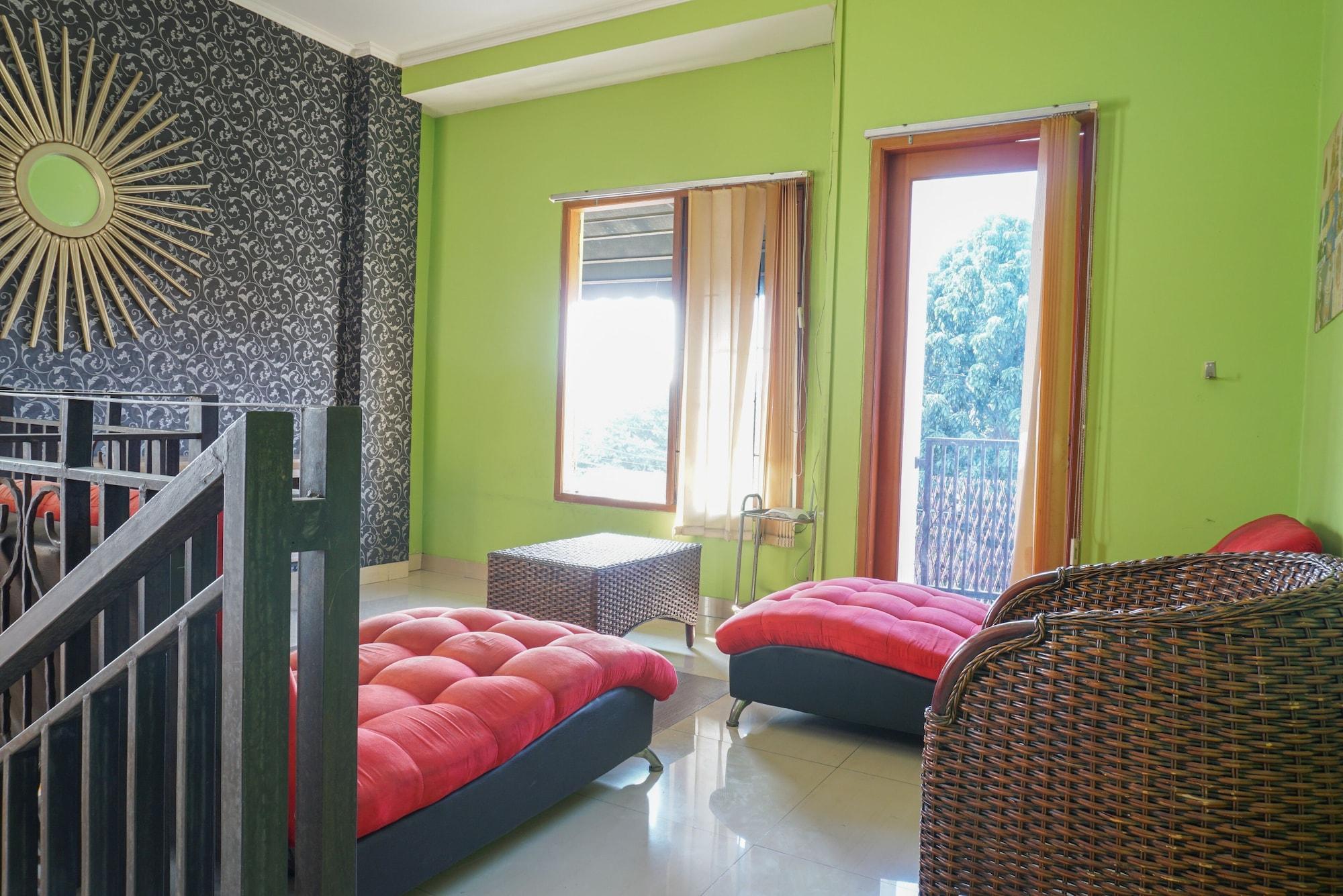 Reddoorz Near Kemang Square Hotel Джакарта Екстериор снимка