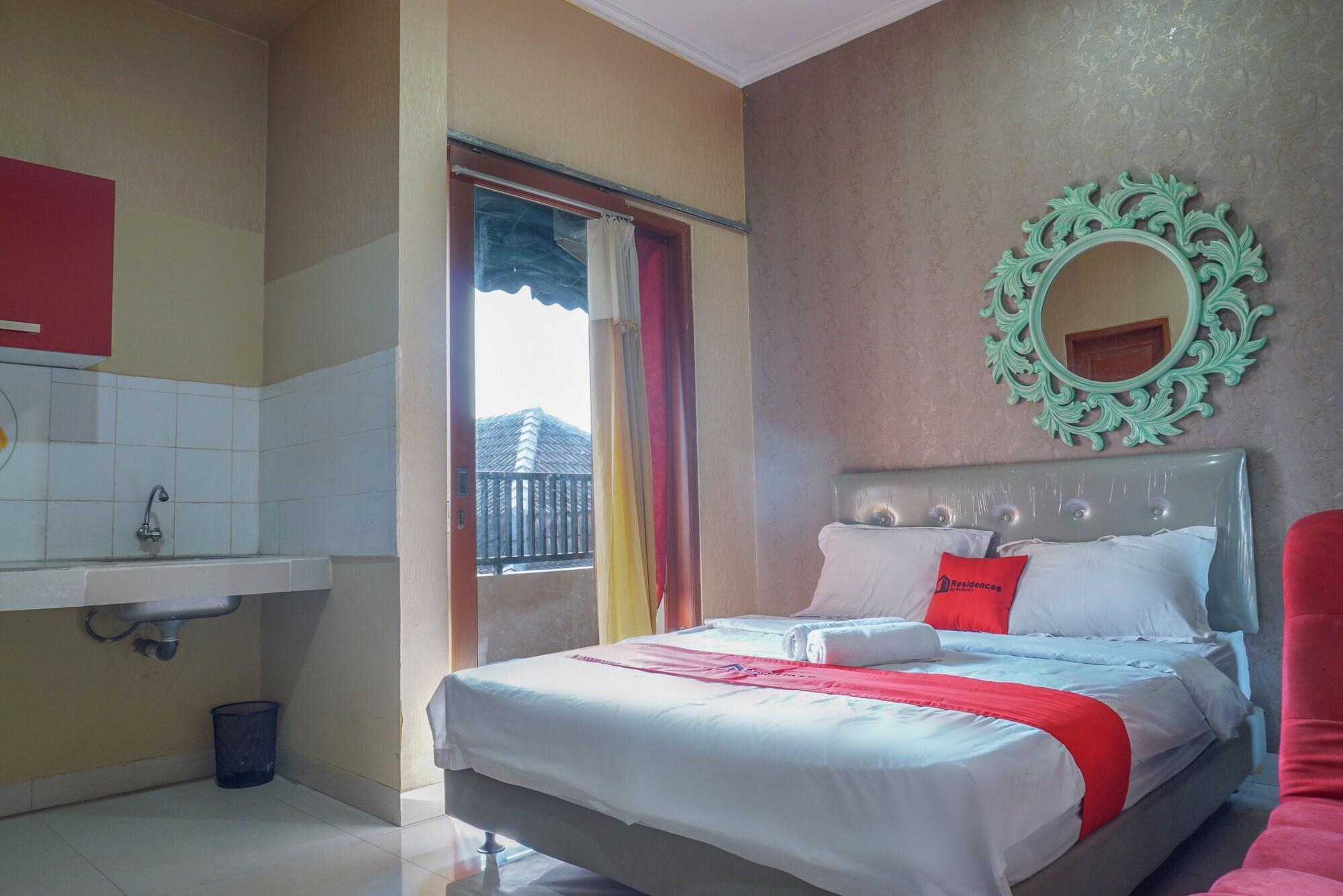 Reddoorz Near Kemang Square Hotel Джакарта Екстериор снимка